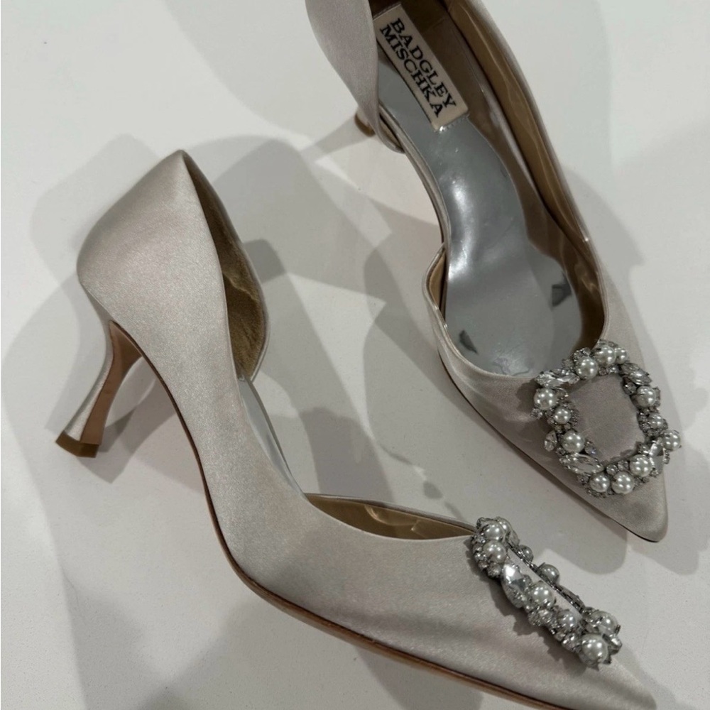 Badgley mischka heels with crystal and pearl embellishment BRAND NEW NEVER WORN